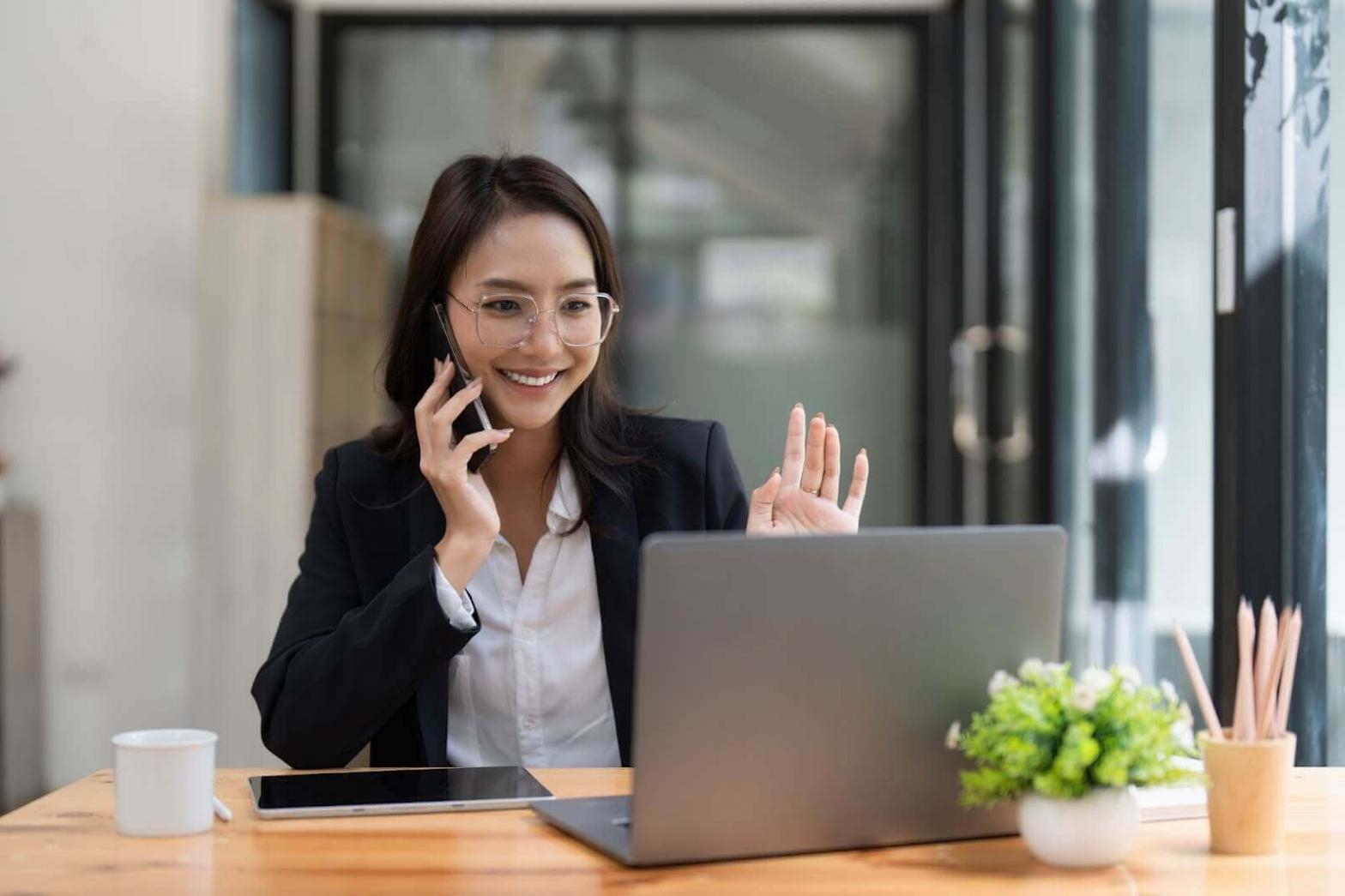 Selbstbewusste Körperhaltung und authentische Präsenz im beruflichen Kontext